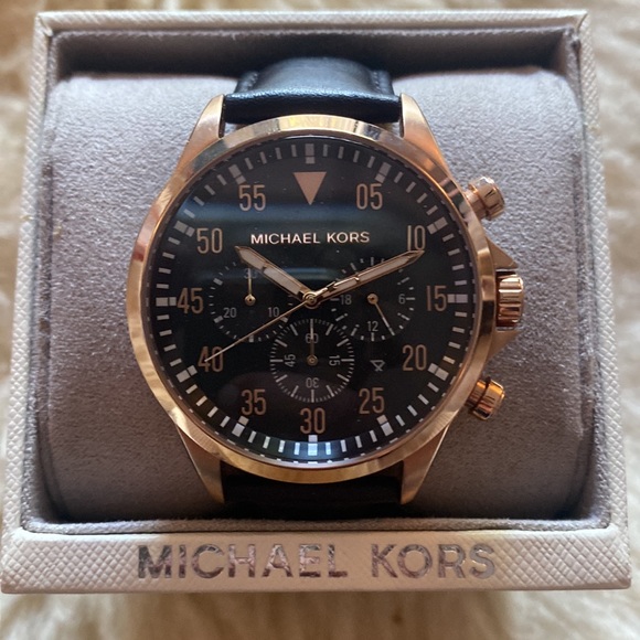 Michael Kors watch rose gold with a black leather band - Picture 2 of 3